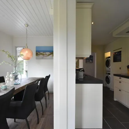 Vila Lavish In Julianadorp Aan Zee De Zandloper